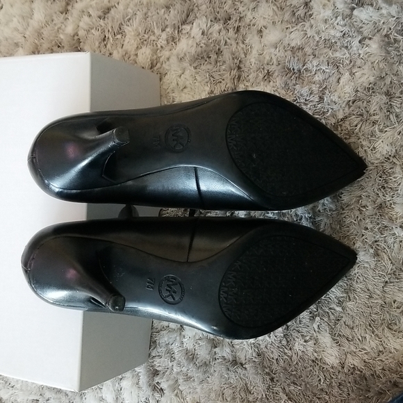 Shoes - Picture 4 of 4